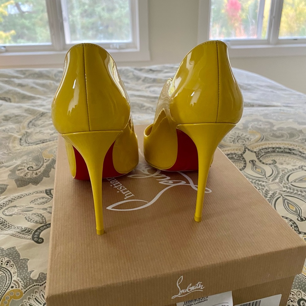 Christian Louboutin Hot Chick, 36 in bright yellow. Never worn. Soles protected.